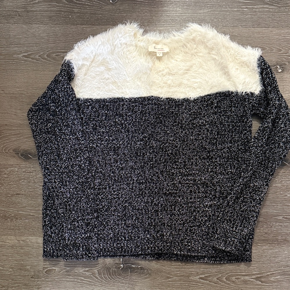 Two by Vince Camuto Black and Cream Sweater